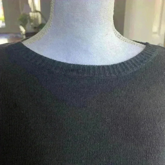 Susan Graver Medium ladies black sweater very good condition. Embroidered sleeve - Picture 6 of 11
